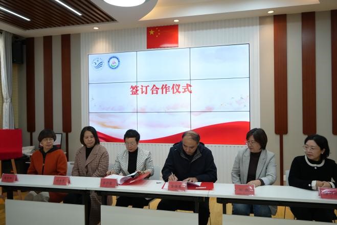 十大网赌正规信誉排名官方网海洋学院与唐山市水机路小学举行“海洋科普教育基地”签约暨揭牌仪式