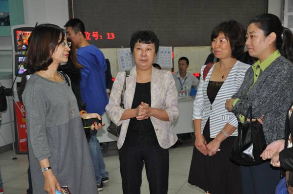 网赌官网成功举办2013年秋季毕业生大型专场招聘会