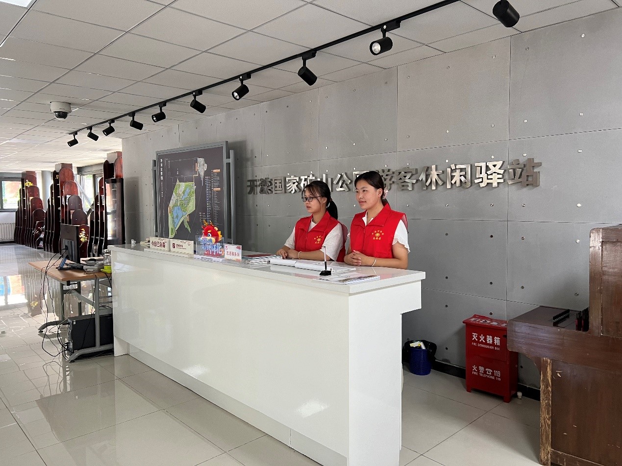 网赌官网旅游管理专业学生中秋假期提供优质旅游志愿服务